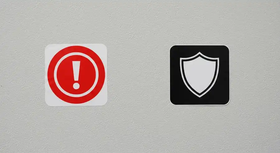 警告タイプとデザインタイプの防犯ステッカー2種類の比較